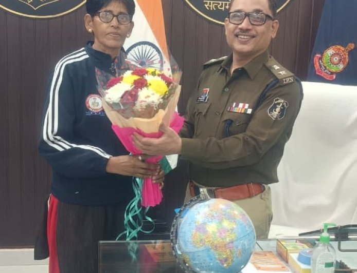 63 की उम्र में सुनहरी उड़ान: फोर्स अकादमी मँझगवां की कोच सुनीता सिंह ने राष्ट्रीय मंच पर लहराया छत्तीसगढ़ का परचम