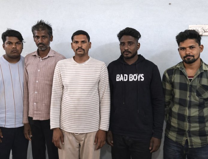 ग्राम सिहाद रेस्ट हाउस के पास जुआ खेलते 5 आरोपी गिरफ्तार, धमतरी पुलिस की बड़ी कार्रवाई