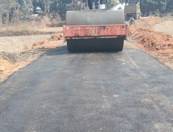 पीएम जनमन सड़कों पर घमासान: भरतपुर में गुणवत्ता को लेकर विभाग और ग्रामीण आमने-सामने