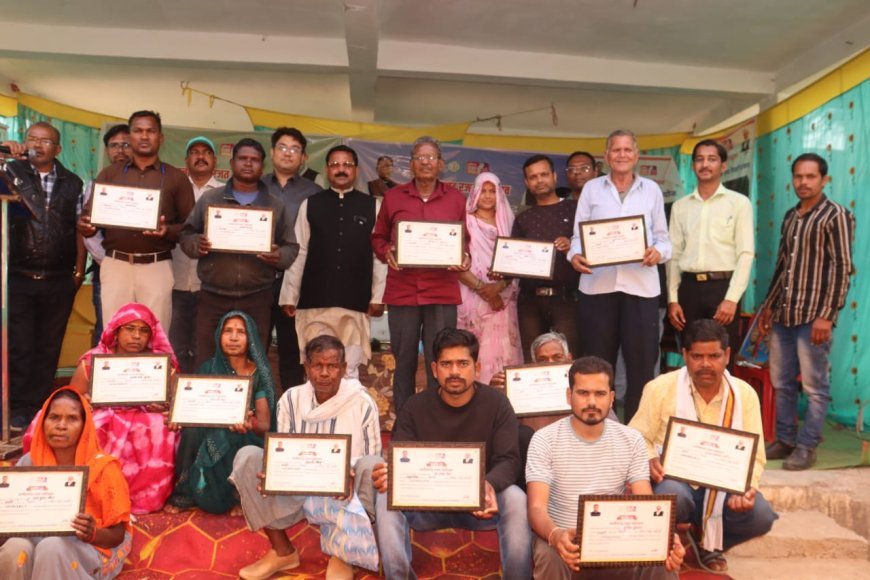 प्रधानमंत्री सूर्य घर मुक्त बिजली योजना का शिविर सिवनी में संपन्न, उपभोक्ताओं को प्रशस्ति पत्र देकर किया गया सम्मानित