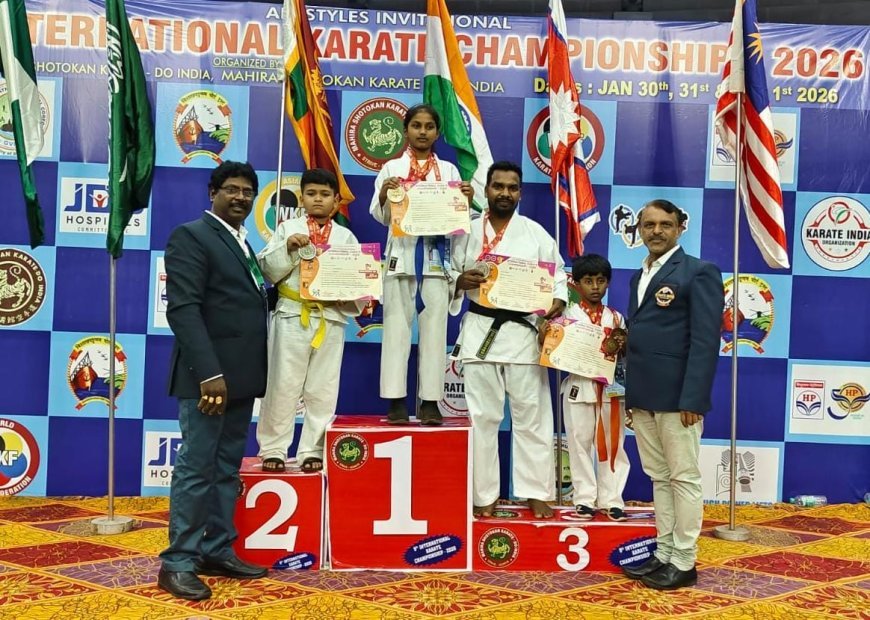 अंतरराष्ट्रीय कराटे प्रतियोगिता में पदक जीतकर लौटे कोंडागांव के खिलाड़ी, कलेक्टर ने दी बधाई और आशीर्वाद