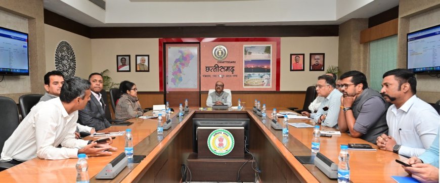 मुख्य सचिव विकासशील ने नवा अंजोर विजन@2047 मॉनिटरिंग पोर्टल की समीक्षा की, सभी विभागों को नियमित अपडेट के निर्देश