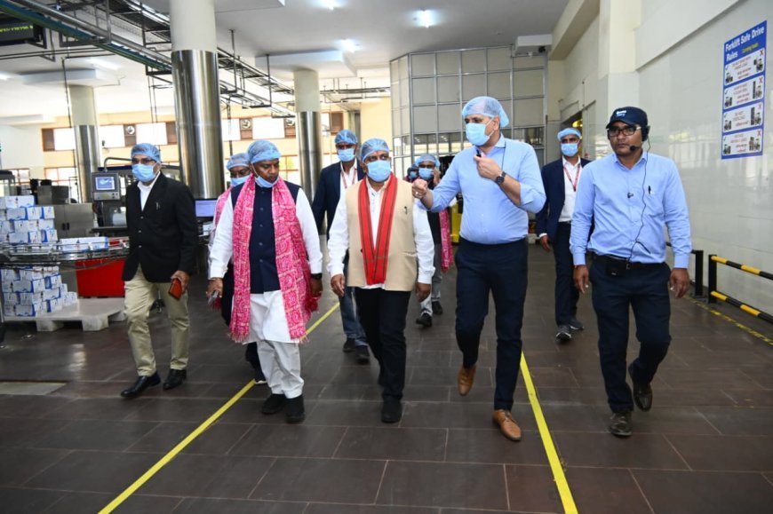 उपमुख्यमंत्री विजय शर्मा व मंत्री केदार कश्यप ने गुजरात की आधुनिक डेयरियों का किया भ्रमण, छत्तीसगढ़ में डेयरी क्रांति को मिलेगा नया आयाम