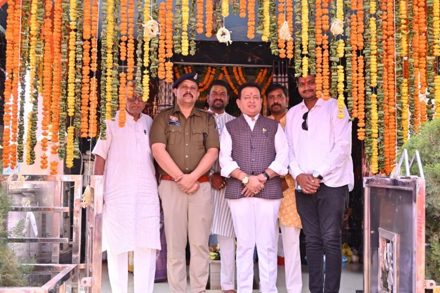 महाशिवरात्रि पर भक्तिमय हुआ बसना : विधायक डॉ. संपत अग्रवाल ने आदि योगी शिव मंदिर में सपरिवार किया महा रुद्राभिषेक