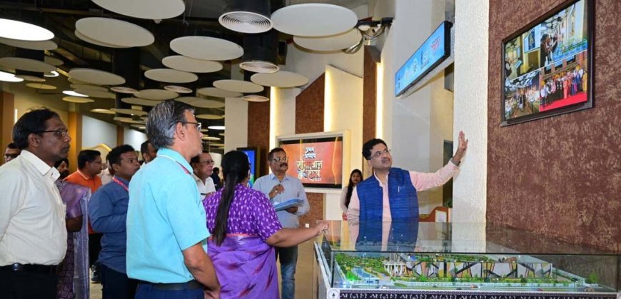 शहीद वीर नारायण सिंह जनजातीय संग्रहालय में स्वच्छता के लिए अधिकारियों-कर्मचारियों का संकल्प, फेस-2 निर्माण जल्द