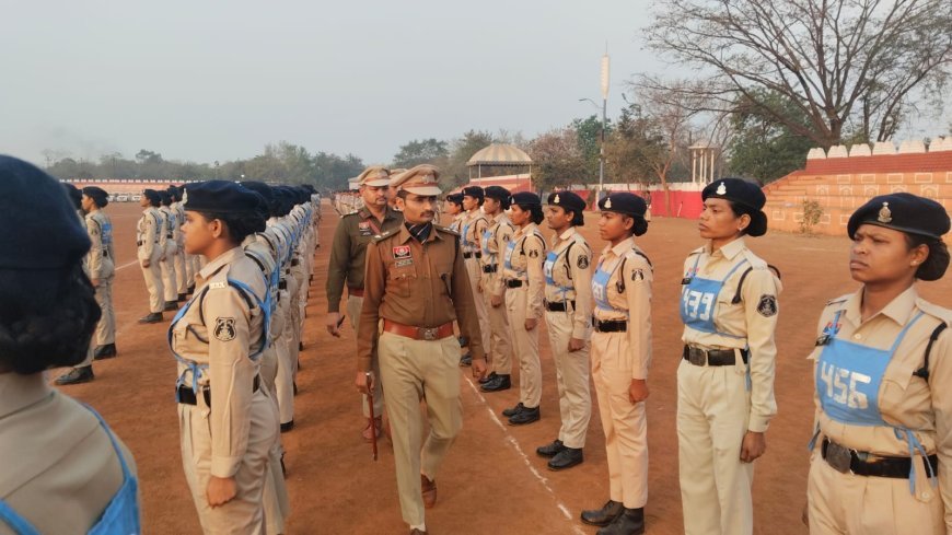 कमिश्नरेट पुलिस लाईन रायपुर में जनरल परेड के दौरान बलवा ड्रिल का अभ्यास, अधिकारियों को मिला आवश्यक मार्गदर्शन
