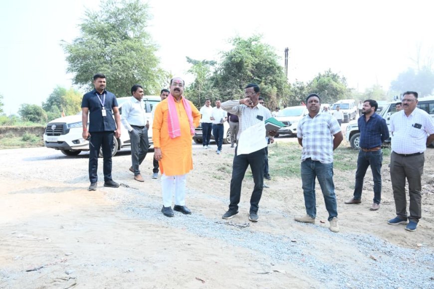 उप मुख्यमंत्री अरुण साव ने कारीडोंगरी–दरवाजा पुल निर्माण का किया निरीक्षण, धीमी प्रगति पर अधिकारियों को लगाई फटकार