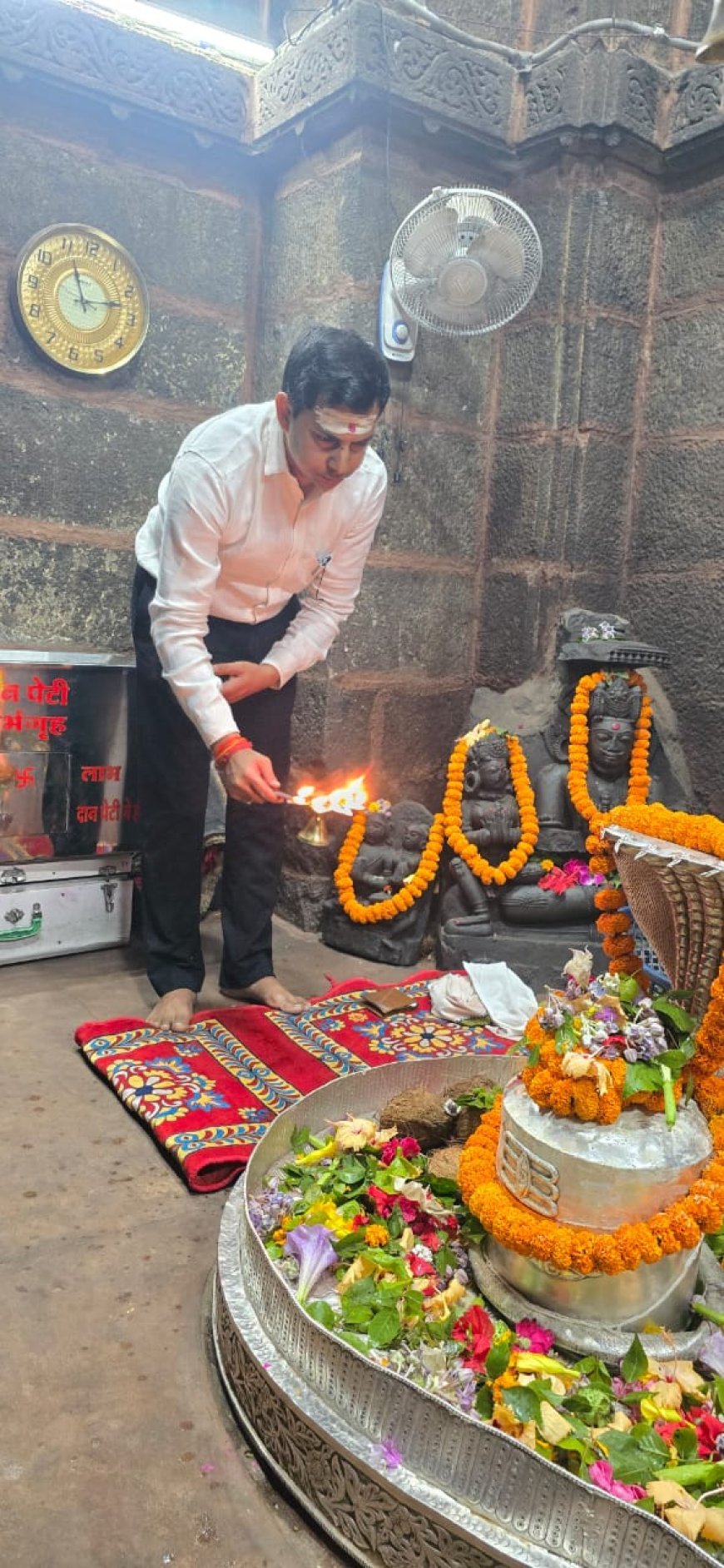 अभिषेक अग्रवाल ने जिला पंचायत कबीरधाम के मुख्य कार्यपालन अधिकारी का पदभार संभाला, भोरमदेव मंदिर में पूजा कर की नई जिम्मेदारी की शुरुआत