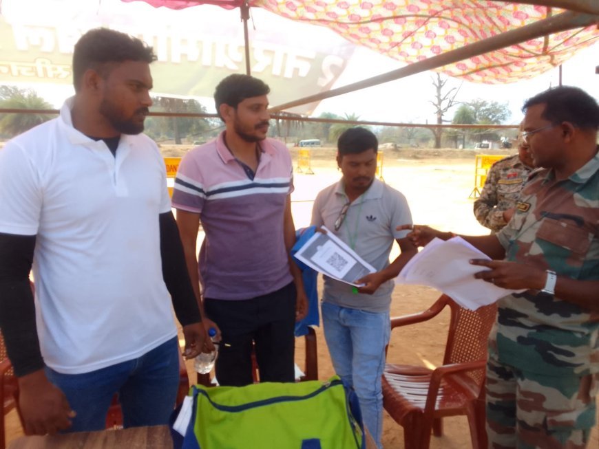 बड़े कमेली में साइबर व यातायात सुरक्षा पर जागरूकता कार्यक्रम, भांसी थाना प्रभारी ने ग्रामीणों को दी अहम जानकारी