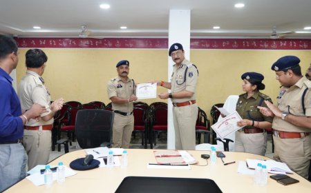 रायपुर कमिश्नरेट में उत्कृष्ट कार्य करने वाले 26 पुलिसकर्मियों को प्रशस्ति पत्र