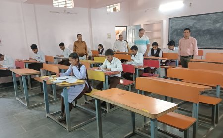 कवर्धा में 12वीं बोर्ड परीक्षा के दौरान जिला स्तरीय उड़नदस्ता दल का औचक निरीक्षण, सभी केंद्रों पर परीक्षा शांतिपूर्ण