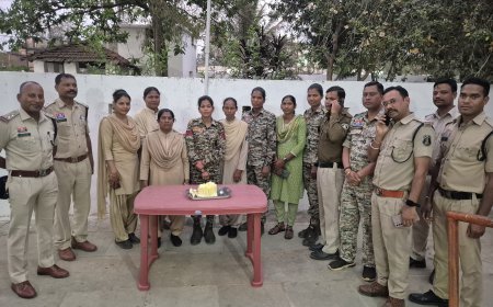 फरसगांव थाने में केक काटकर मनाया गया अंतरराष्ट्रीय महिला दिवस, महिला पुलिसकर्मियों का हुआ सम्मान