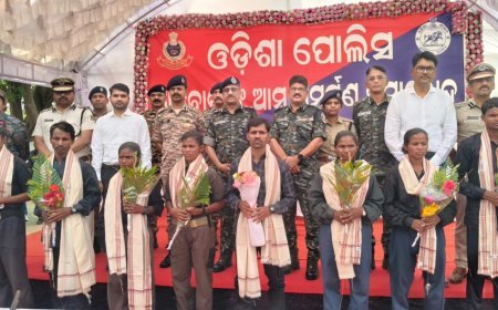 ओडिशा के कालाहांडी में 11 माओवादियों ने किया आत्मसमर्पण, 1.34 करोड़ के इनामी नक्सली भी शामिल