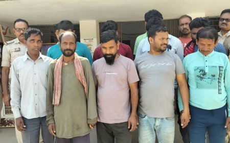 जंगल में जुआ फड़ पर पुलिस की बड़ी कार्रवाई, 13 जुआरी गिरफ्तार, लाखों का सामान जब्त