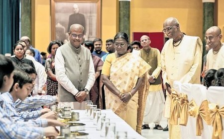 राष्ट्रपति द्रौपदी मुर्मू ने अक्षय पात्र का 5 अरबवां भोजन परोसा, 25 वर्षों की सेवा का ऐतिहासिक पड़ाव