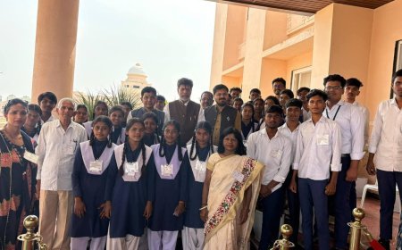 खरोरा के विद्यार्थियों ने देखा विधानसभा का कामकाज, विधायक अनुज शर्मा की पहल से मिला अनोखा अनुभव