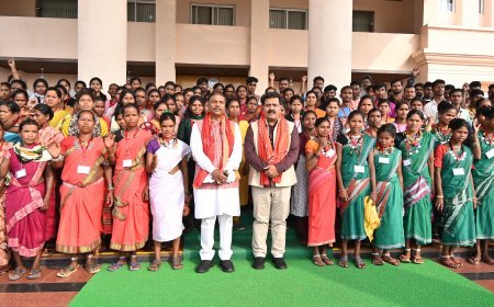 अबुझमाड़िया युवाओं ने पहली बार देखा विधानसभा, लोकतंत्र की कार्यप्रणाली को समझा