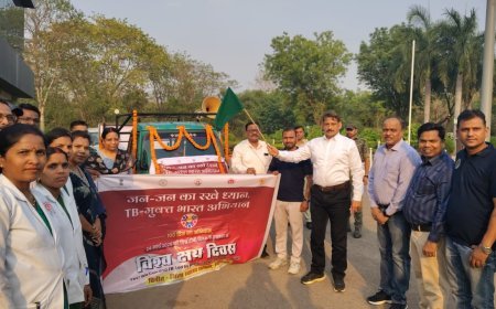 कवर्धा में टीबी मुक्त भारत अभियान को गति, कलेक्टर ने जागरूकता रथों को दिखाई हरी झंडी