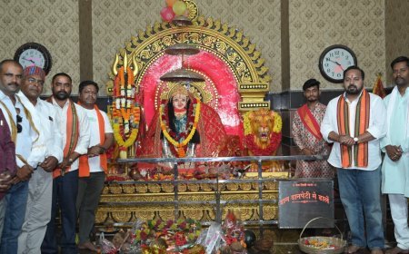 नवरात्रि सप्तमी पर माँ सिद्धि माता और माँ शीतला के दरबार पहुँचे विधायक दीपेश साहू, विकास कार्यों की घोषणा