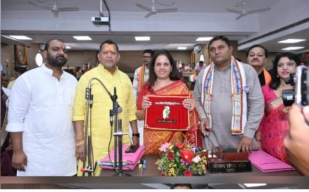 रायपुर नगर निगम बजट 2026-27: महापौर मीनल चौबे ने पेश किया 1.39 करोड़ रुपये लाभ का बजट