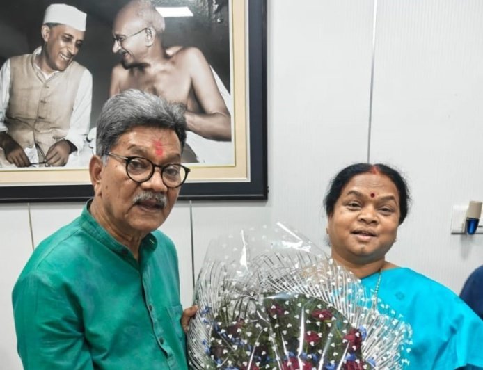 छत्तीसगढ़ से कांग्रेस की राज्यसभा उम्मीदवार फिर होंगी फूलो देवी नेताम, नेता प्रतिपक्ष डॉ. चरणदास महंत से लिया आशीर्वाद