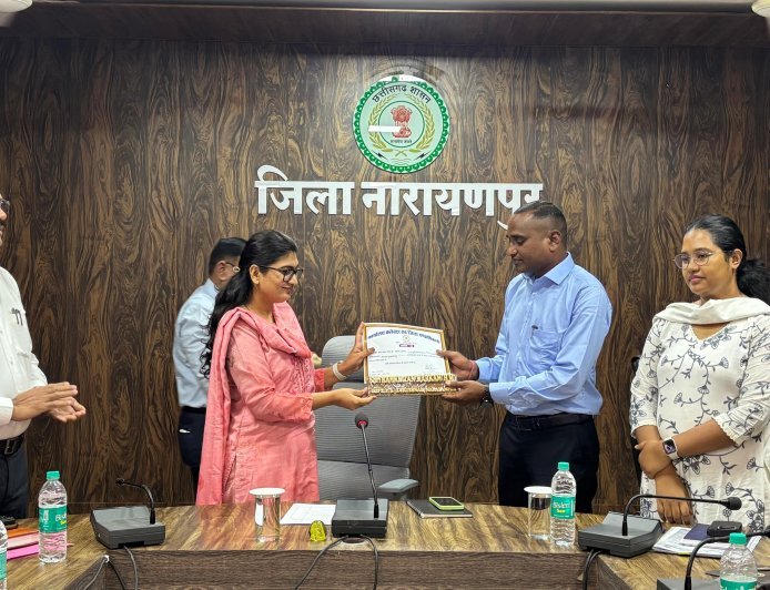 नारायणपुर में उत्कृष्ट शिक्षक सम्मानित: कलेक्टर नम्रता जैन की पहल रंग लाई