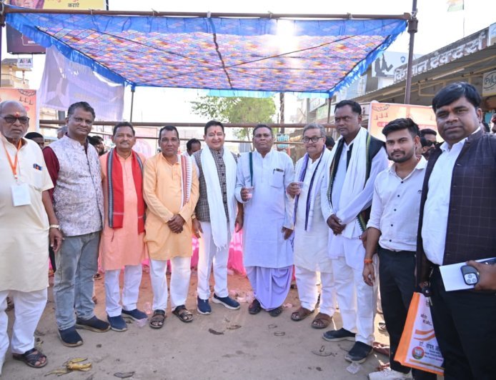 बसना में श्री रणेश्वर मंदिर प्राण प्रतिष्ठा महोत्सव: विधायक डॉ. संपत अग्रवाल ने ध्वज यात्रा का किया भव्य स्वागत