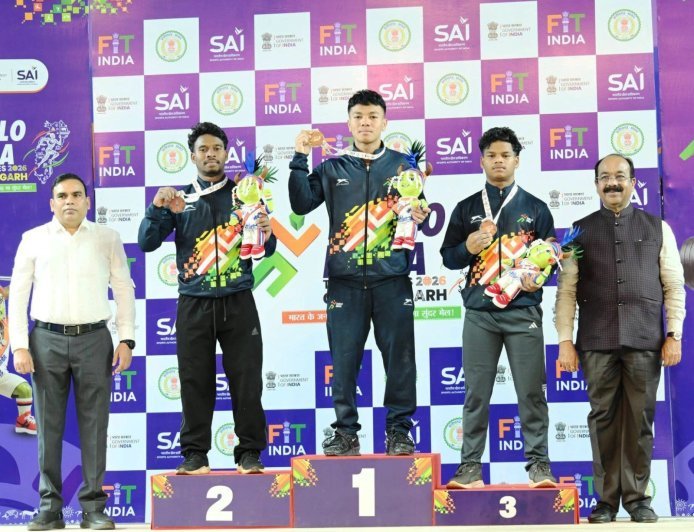 खेलो इंडिया ट्राइबल गेम्स में खिलाड़ियों का उत्साह बढ़ाने पहुंचे उप मुख्यमंत्री अरुण साव