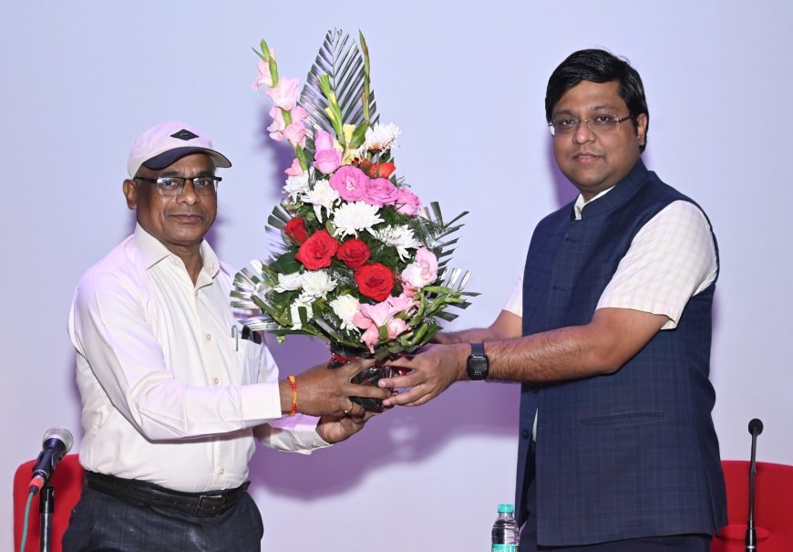 जनसंपर्क विभाग के अपर संचालक जे.एल. दरियो को सेवानिवृत्ति पर दी गई गरिमामय विदाई