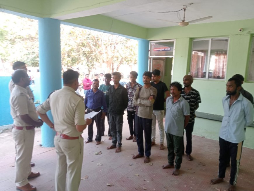 होली पर्व पर कानून-व्यवस्था सुदृढ़ करने कबीरधाम पुलिस का विशेष अभियान, निगरानीशुदा बदमाशों को दी गई सख्त हिदायत