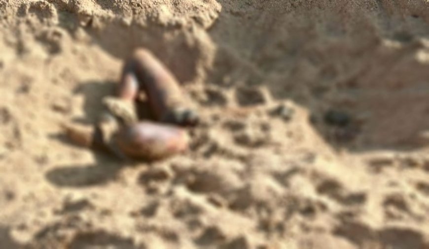 मोहला-मानपुर में सनसनी: नदी किनारे रेत में दबा मिला युवक का शव, हत्या की आशंका