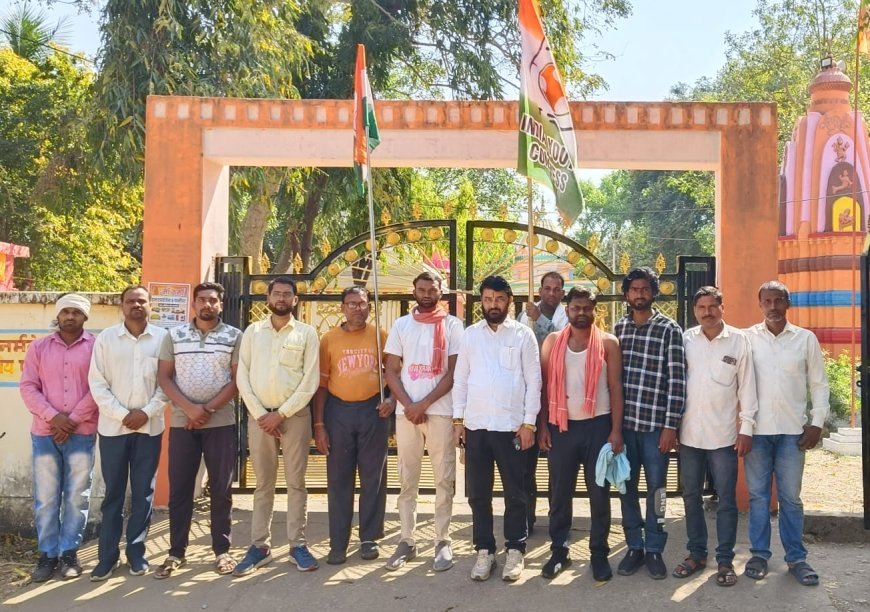 झिरना मंदिर परिसर में युवा कांग्रेस का ‘व्हाइट टी-शर्ट मूवमेंट’, स्वच्छता अभियान चलाकर दिया जागरूकता का संदेश