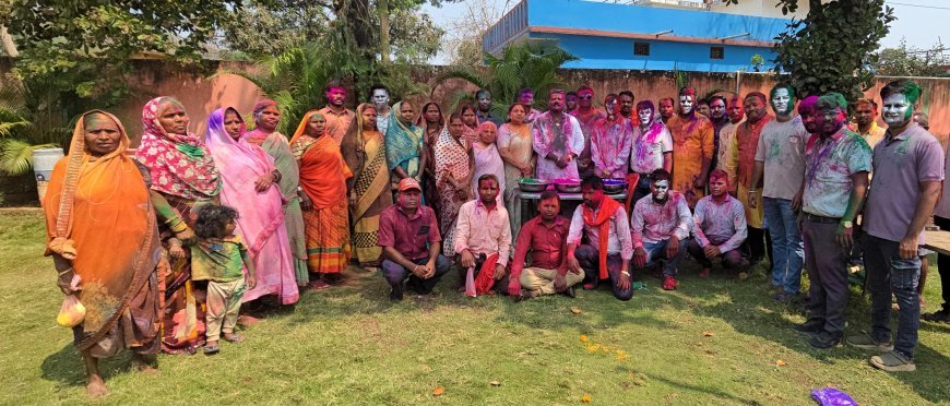 रंगपंचमी पर विधायक नीलकंठ टेकाम के निवास में होली मिलन समारोह, महिला दिवस पर महिलाओं का सम्मान