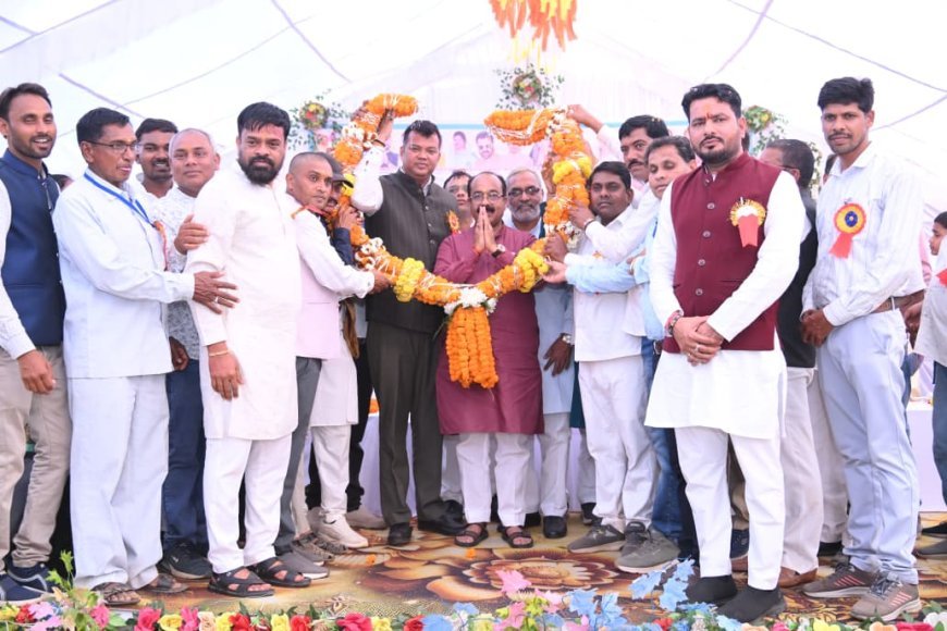 आदर्श सामूहिक विवाह में 27 जोड़ों को मिला आशीर्वाद, डिप्टी सीएम अरुण साव बोले—समाज के आशीर्वाद से जीवन होगा सुखमय