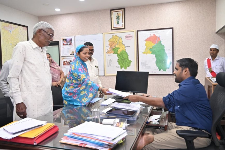 कलेक्टर अविनाश मिश्रा ने जनदर्शन में सुनीं आमजन की समस्याएं, त्वरित निराकरण के दिए निर्देश