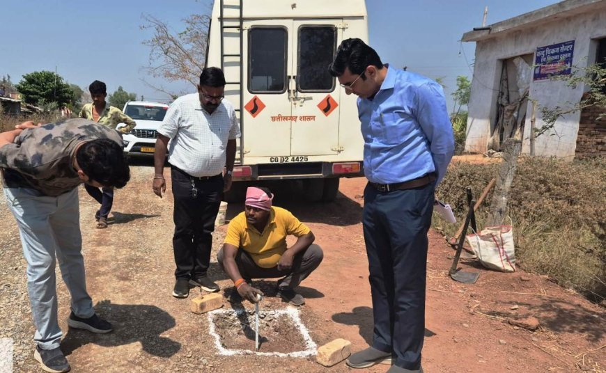 दुर्ग संभाग के अधीक्षण अभियंता बलवंत पटेल ने कबीरधाम में सड़क निर्माण कार्यों का किया निरीक्षण