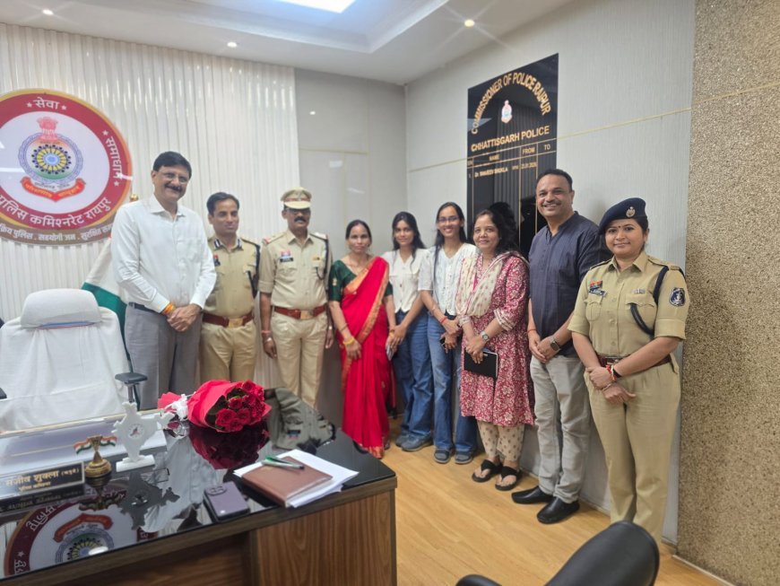 रायपुर में एएसआई गेंदूराम नवरंग बने उपनिरीक्षक, पुलिस कमिश्नर डॉ. संजीव शुक्ला ने कंधे पर लगाया स्टार