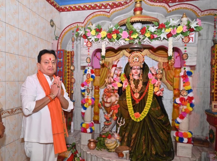 नवरात्रि पर बसना में भक्ति का माहौल: विधायक डॉ. संपत अग्रवाल ने माँ जगदंबा की पूजा कर मांगा आशीर्वाद