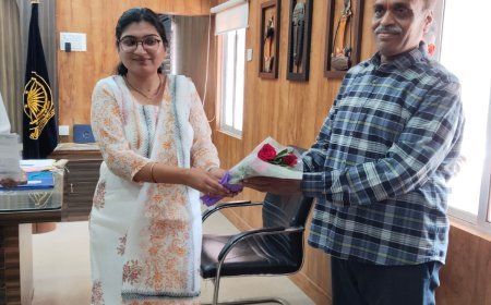 नारायणपुर में सेवानिवृत्त कर्मचारियों को पेंशन प्राधिकार पत्र वितरित, कलेक्टर नम्रता जैन ने दी शुभकामनाएं