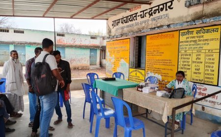 डिजिटल इंडिया की खुली पोल: पंचायत भवन में अंधेरा, अधिकारियों को निजी घर में लगाना पड़ा शिविर