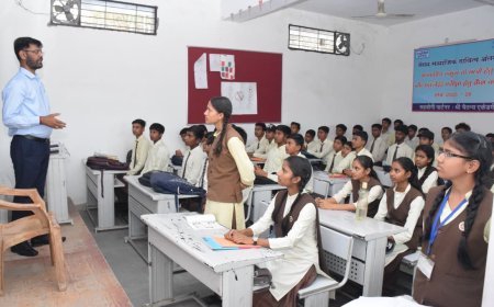 सिंगरौली में ‘भविष्य से भेंट’ कार्यक्रम: अधिकारियों ने संभाली क्लास, छात्रों को किया प्रेरित  स्लग