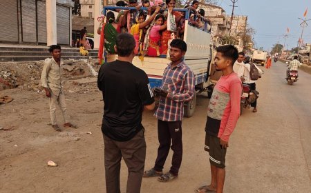 नारायणपुर में यातायात नियमों पर सख्ती, पिकअप वाहनों के दुरुपयोग और बिना हेलमेट चालकों पर कार्रवाई