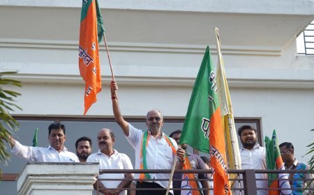 भाजपा स्थापना दिवस पर सांसद बृजमोहन अग्रवाल ने फहराया ध्वज, कार्यकर्ताओं को दी शुभकामनाएं