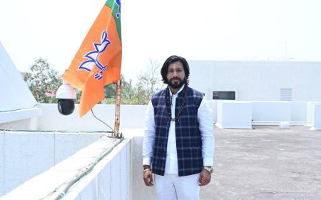 भाजपा स्थापना दिवस पर गुरु खुशवंत साहेब ने फहराया ध्वज, राष्ट्र निर्माण के संकल्प को दोहराया