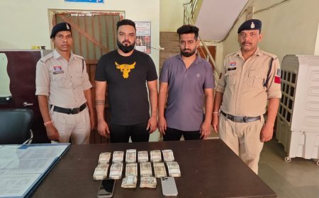 रायपुर ग्रामीण पुलिस की बड़ी कार्रवाई, जुआ खेलते दो आरोपी गिरफ्तार, मर्सिडीज कार सहित लाखों का सामान जब्त