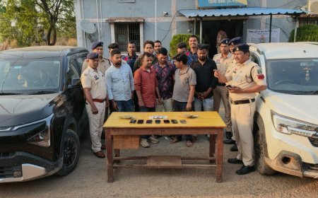 सक्ति में जुआ पर पुलिस की फिल्मी रेड, ट्रैक्टर में बाराती बनकर पहुंची टीम, 8 गिरफ्तार