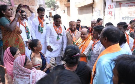 “वार्ड चलो-घर घर चलो अभियान” में जनसम्पर्क तेज, पार्षद कैलाश बेहरा ने लोगों की समस्याएं सुनी