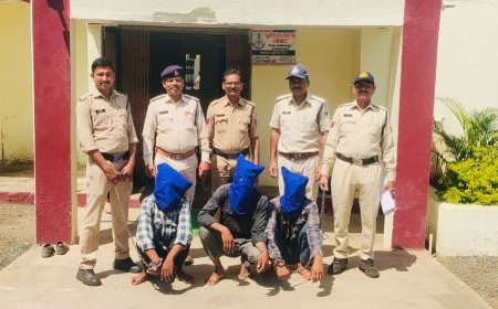 जोबट में ‘KTM गैंग’ का पर्दाफाश, राहगीरों को गिराकर लूट करने वाले तीन आरोपी गिरफ्तार