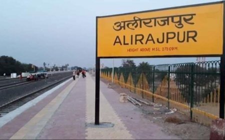 ऑपरेशन ‘अमानत’ में RPF की ईमानदारी: अलीराजपुर में यात्री का खोया बैग सुरक्षित लौटाया