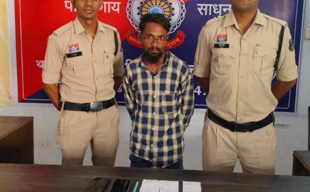 डोंगरगढ़ में सट्टा लिखते आरोपी गिरफ्तार, पुलिस ने रंगे हाथ पकड़ा